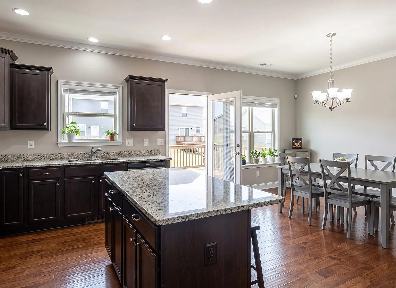 3 bed, 4.0 bath, 2055 sqft, $3,200 — Photo 3