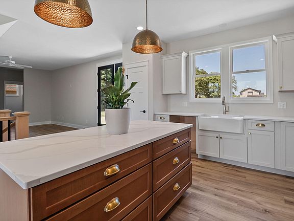 5th image of 2183 Foley St