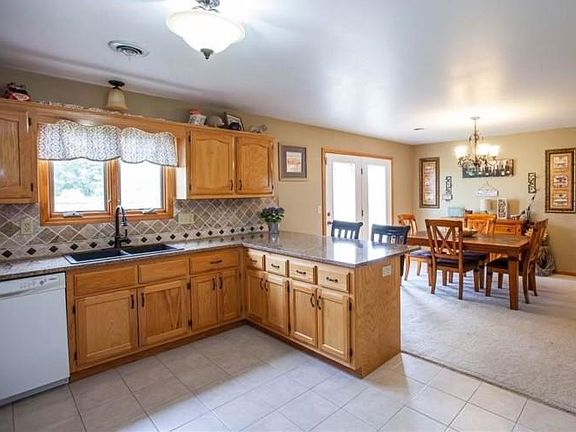 Kitchen / Dining transition