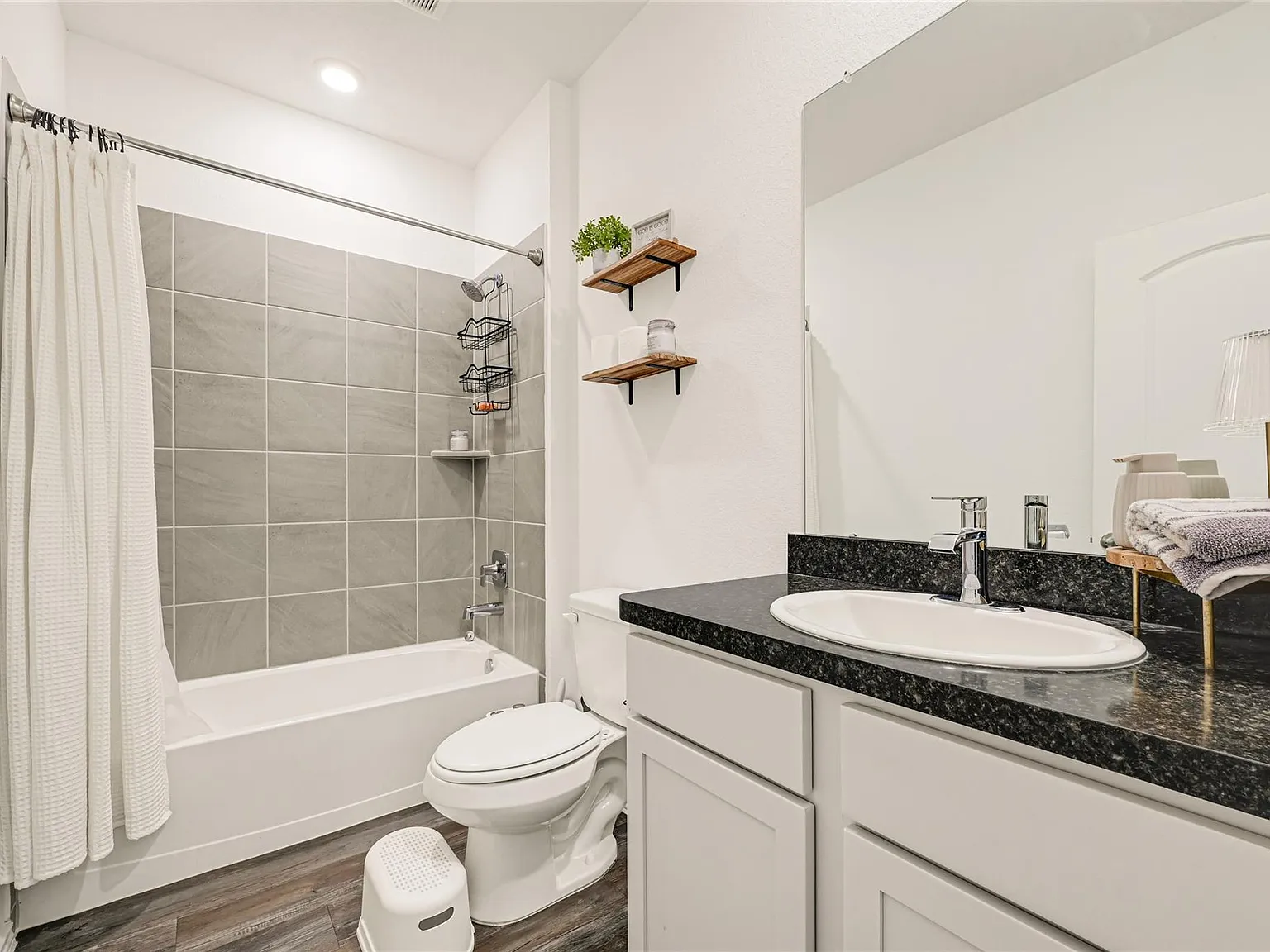 4 bed, 3.0 bath, $2,450 — Photo 4