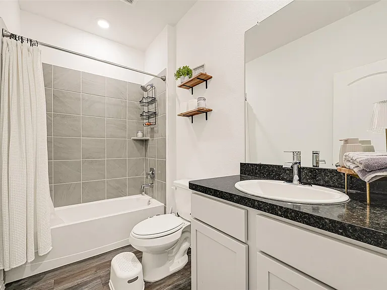 15247 Mayflower St — Photo 4