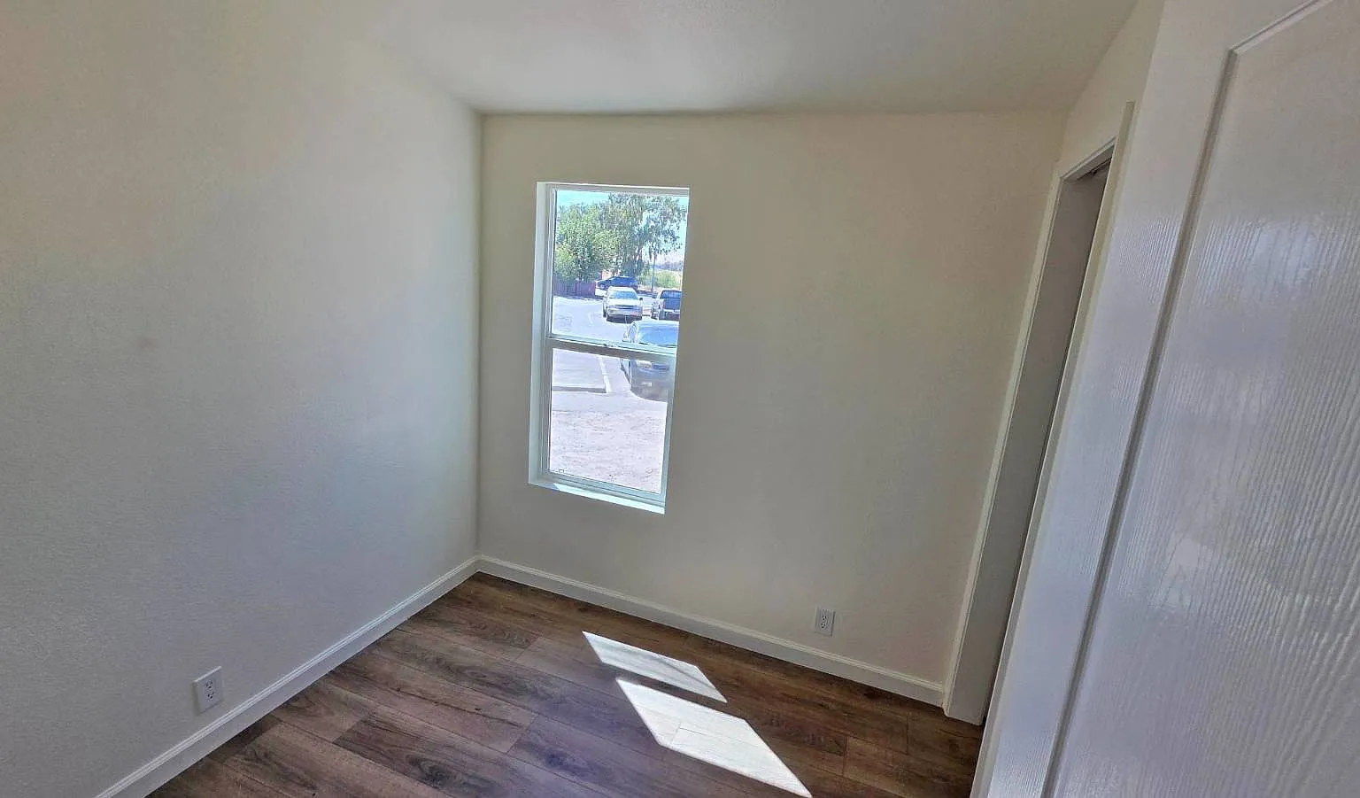 3 bed, 2.0 bath, 730 sqft, $1,250 — Photo 4
