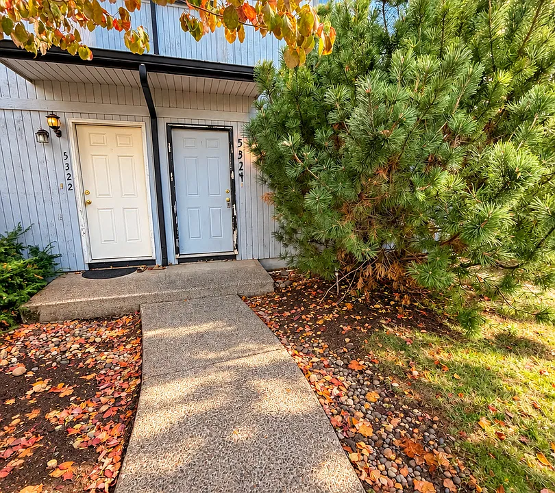 5322 & 5324 Regan Ct SE