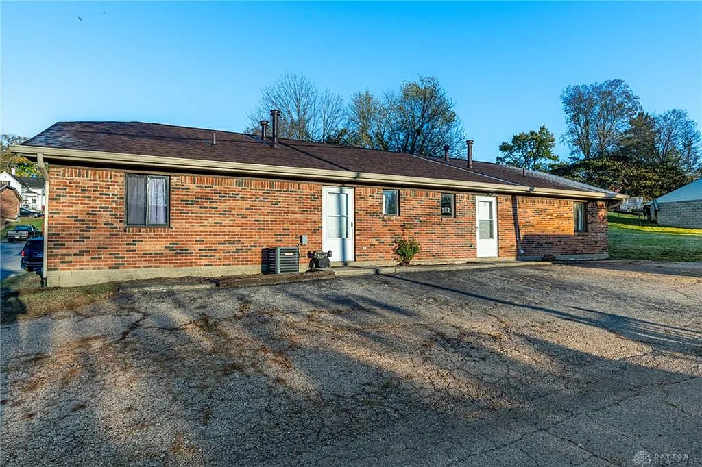 2 bed, 1.0 bath, 8632 sqft, $1,150 — Photo 2