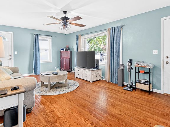 5th image of 909 Lincoln St