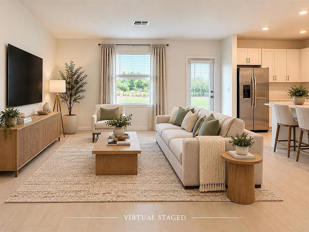 5 bed, 2.5 bath, 2215 sqft, $2,800 — Photo 3