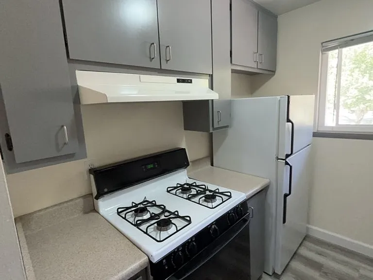 1901 Donner Ave #4 — Photo 4