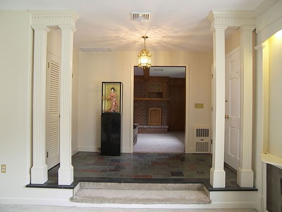 4th image of 336 Fruit Hill Ave