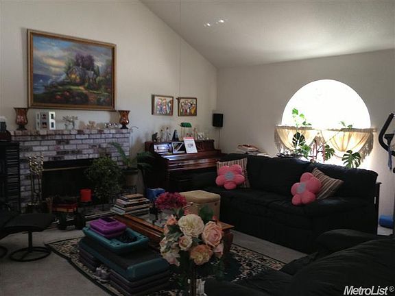 3rd image of 2566 Foxwood Ct