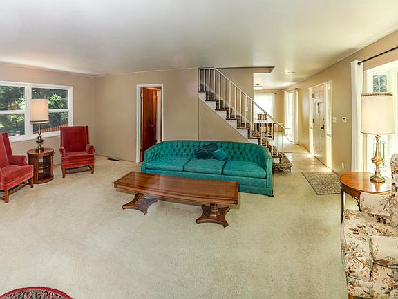 3rd image of 1190 Vista Dr