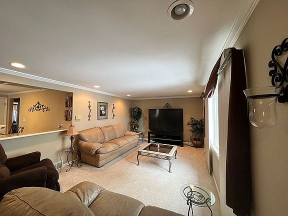 2nd image of 37 Baywood Dr