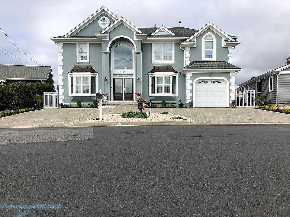 Front of Home - Bay Isle Dr