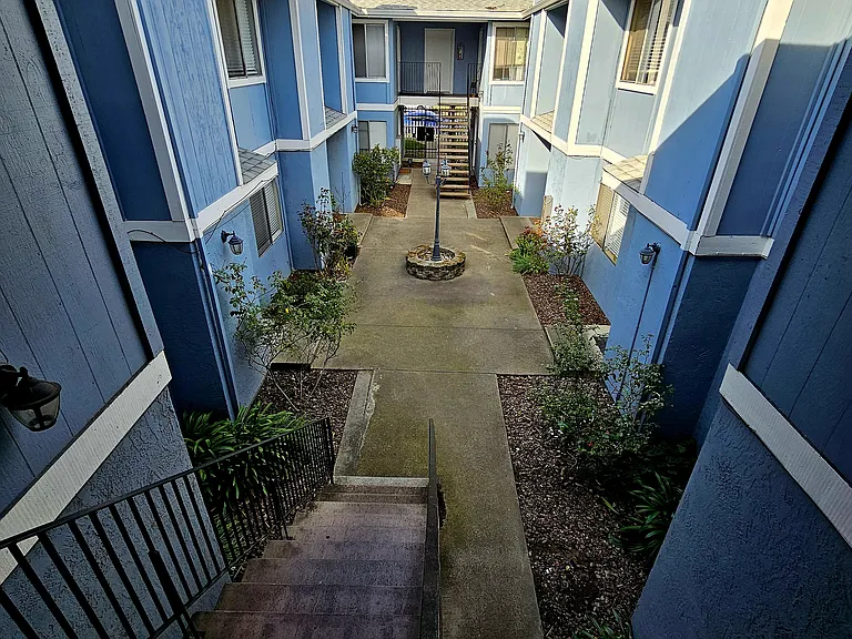 1814 V St #2 — Photo 4