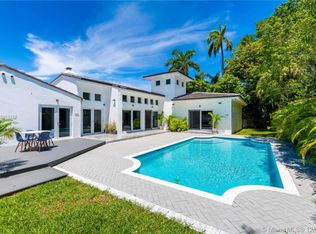 2633 Pine Tree Dr, Miami Beach, FL 33140