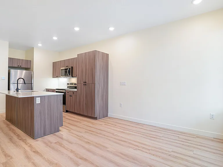 800 E 620 S — Photo 25