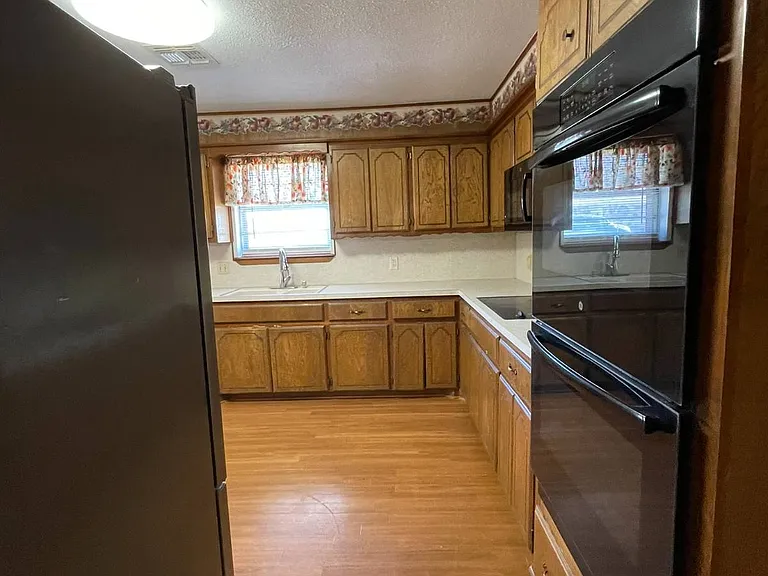54 Sharon Rd — Photo 12