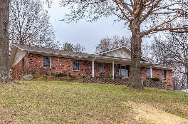 1st image of 221 Kings Dr