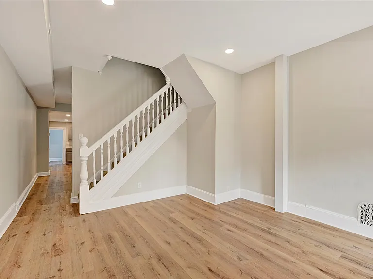 2432 E Fayette St — Photo 3