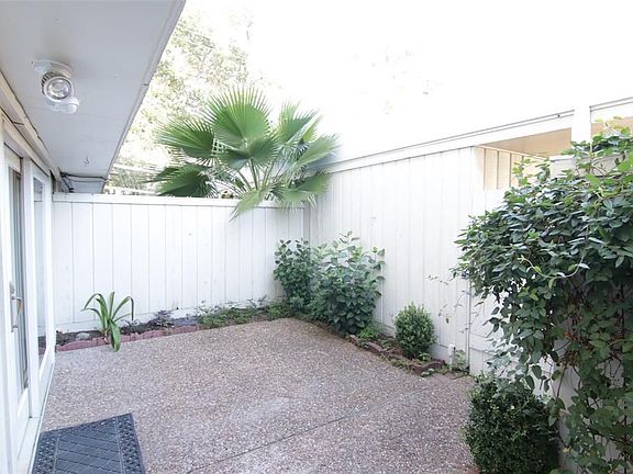 5th image of 12643 Huntingwick Dr #176