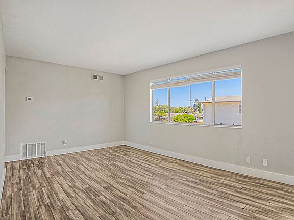 5th image of 2521 Lincoln Ave APT E