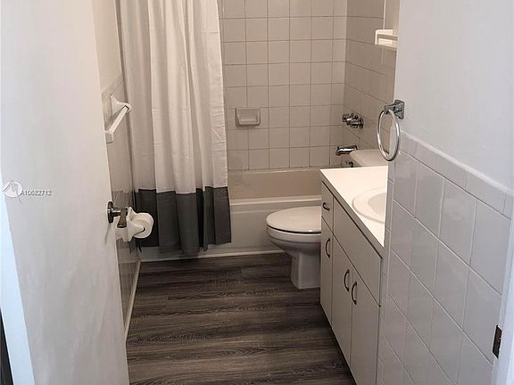 4th image of 3007 Bird Ave APT 08