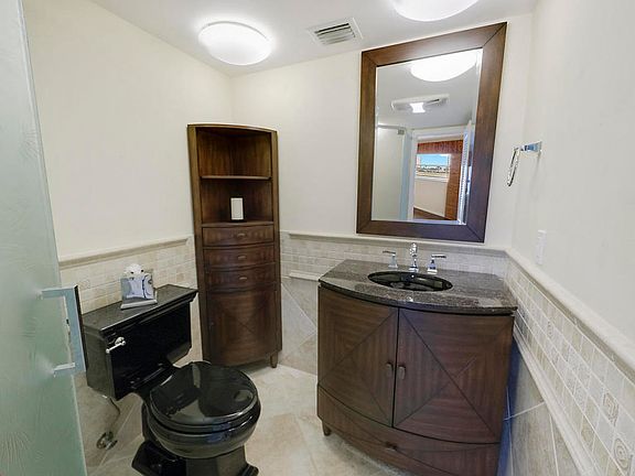 5th image of 28 Yacht Club Dr APT 203