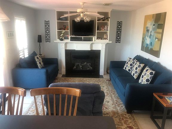 4th image of 23186 Camino St