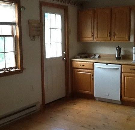 4th image of 146 Bayview Ave