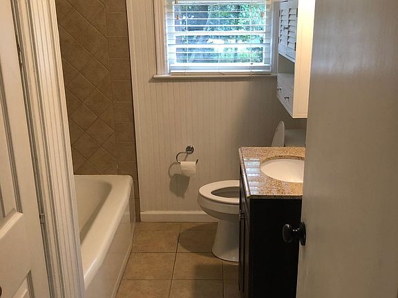 3rd image of 900 Wildwood Dr