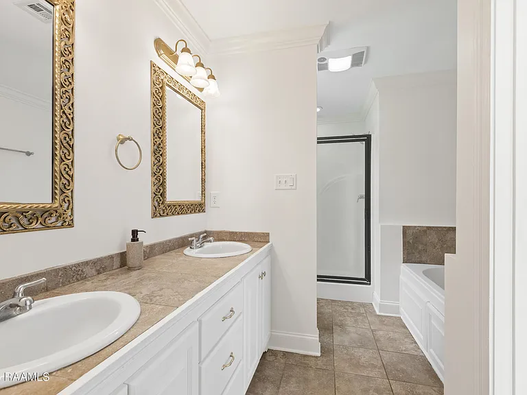 206 Oak Hill Ln — Photo 11