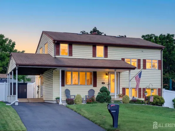 5 Jupiter Ct, South Amboy, NJ 08879