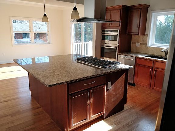 2nd image of 5311 Sangamore Rd
