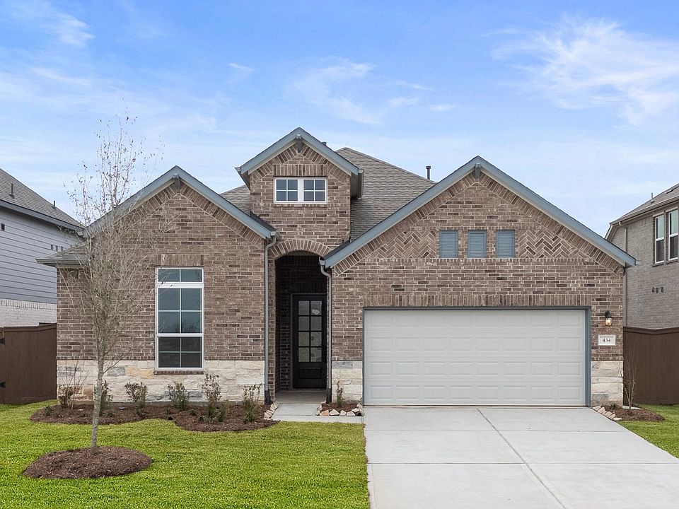 Welcome home to 434 Steam Bend Way located in the community of Brookwater and zoned to Lamar CISD.