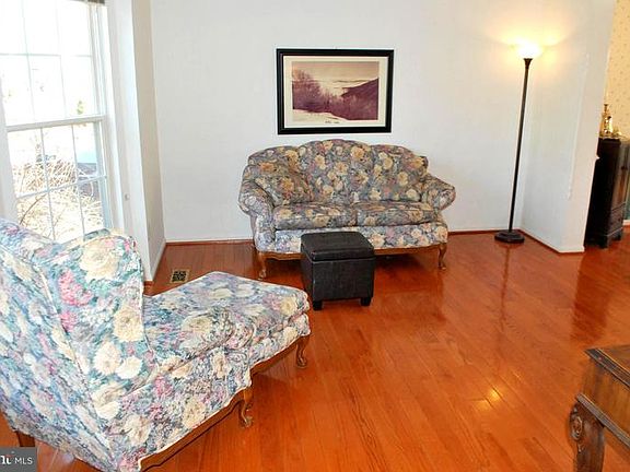2nd image of 452 Westmoreland Dr