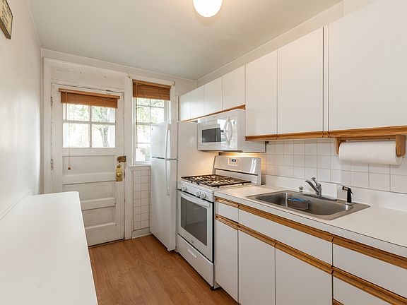 3rd image of 10919 S Artesian Ave