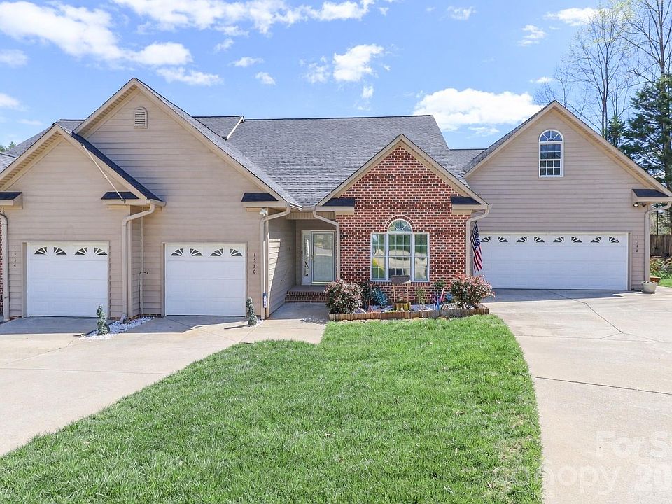 1st image of 1530 Forest Park Dr