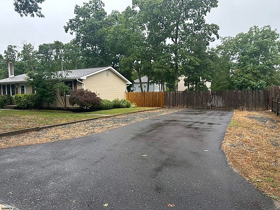 4th image of 307 S Xanthus Ave