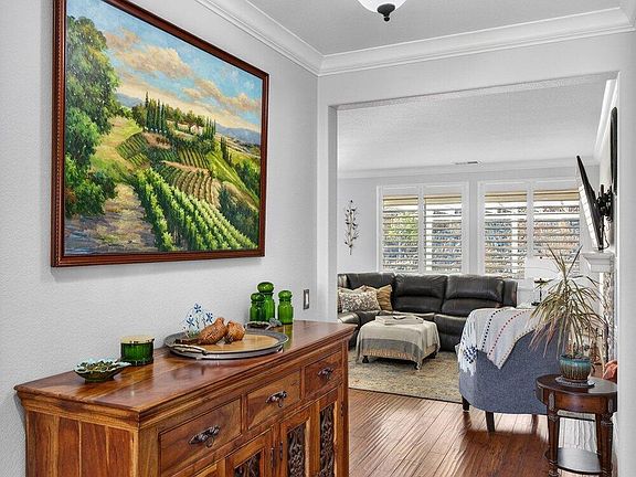 5th image of 1473 Hogadon Way