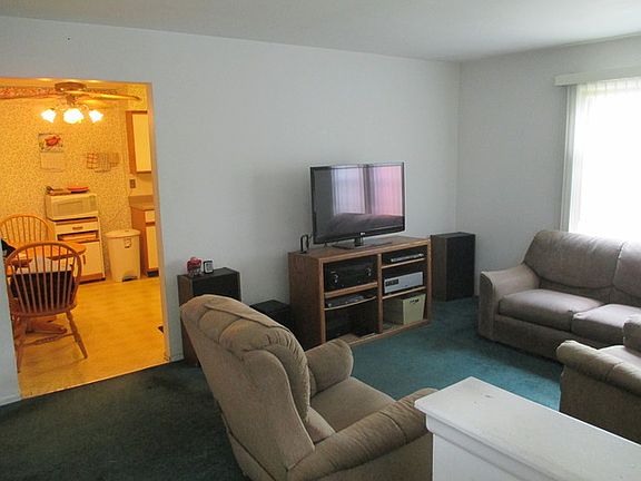 5th image of 146 W Stevenson Dr