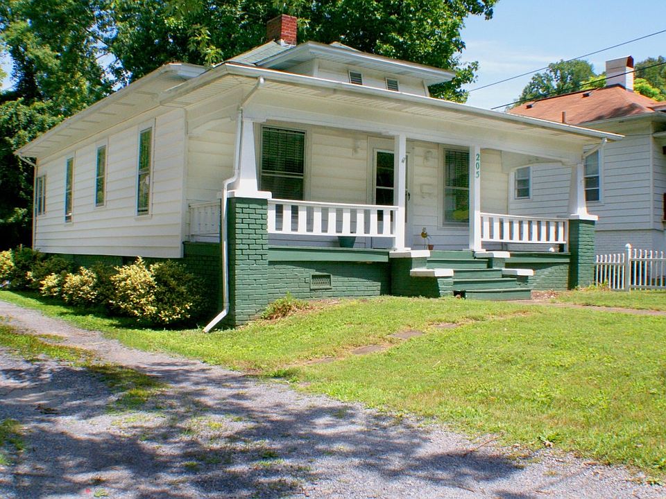 1st image of 205 Boyd St