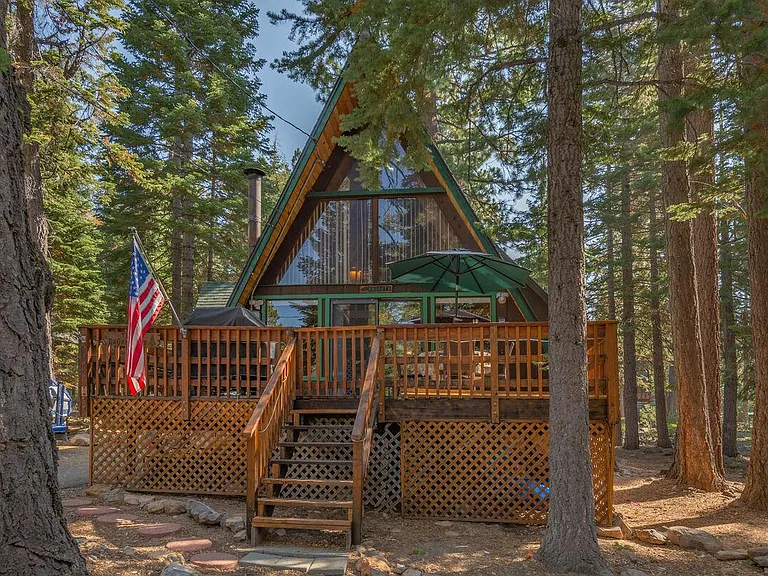 5658 Rhodesia Rd — Photo 1