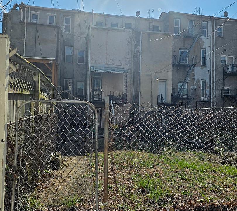 2nd image of 1905 McCulloh St
