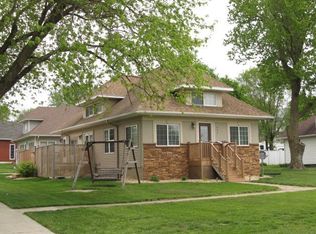 526 W 10th St, Carroll, IA 51401