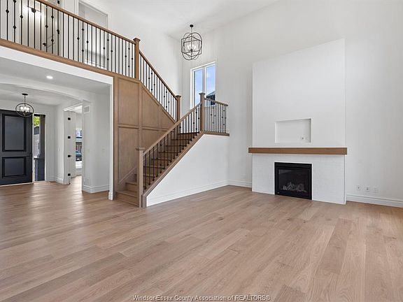 5th image of 3686 Farrow Ave
