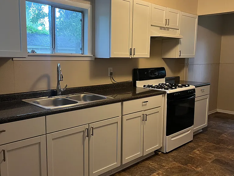 1805 Brook St — Photo 7