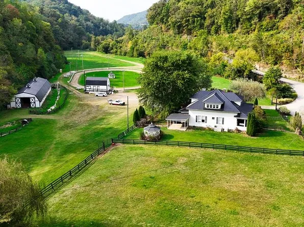 36 Spring Br, Pikeville, KY 41501