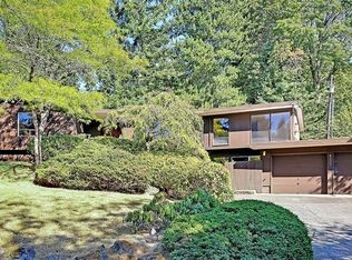 8235 Merrimount Dr, Mercer Island, WA 98040