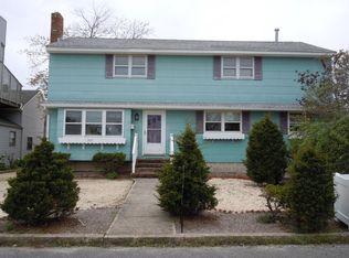 322 W 10th St, Ship Bottom, NJ 08008