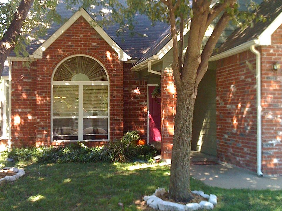 Beautiful Treed Front Yard