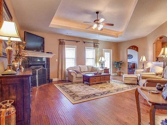 3rd image of 11407 Club House Pkwy
